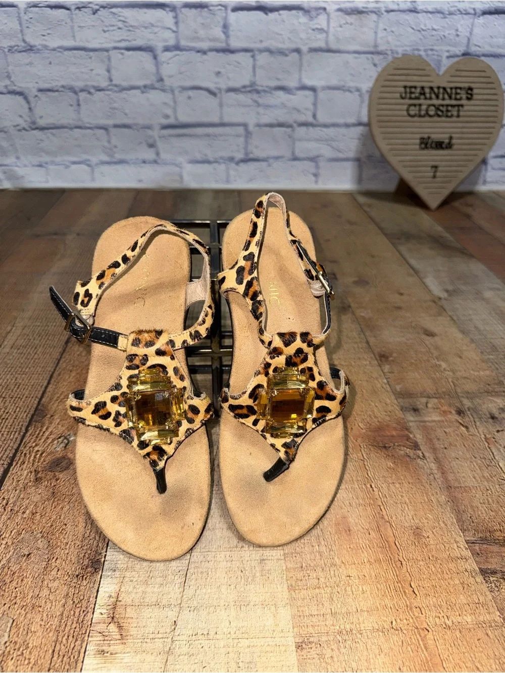 Vionic Tatiana Leopard Print Toe Post Sandal Flats Women Size 8 Comfort Arch
